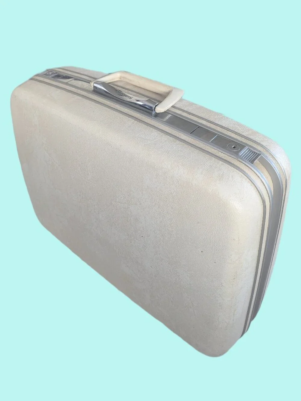 Vintage Samsonite Silhouette White Hardshell Suitcase